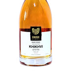 ジョージア産オレンジワイン「ビネヒ ヒフヴィ クヴェヴリ（BINEKHI KHIKHVI QVEVRI）」のボトルフロントラベル。希少品種ヒフヴィを使用した辛口白ワイン（アンバー）