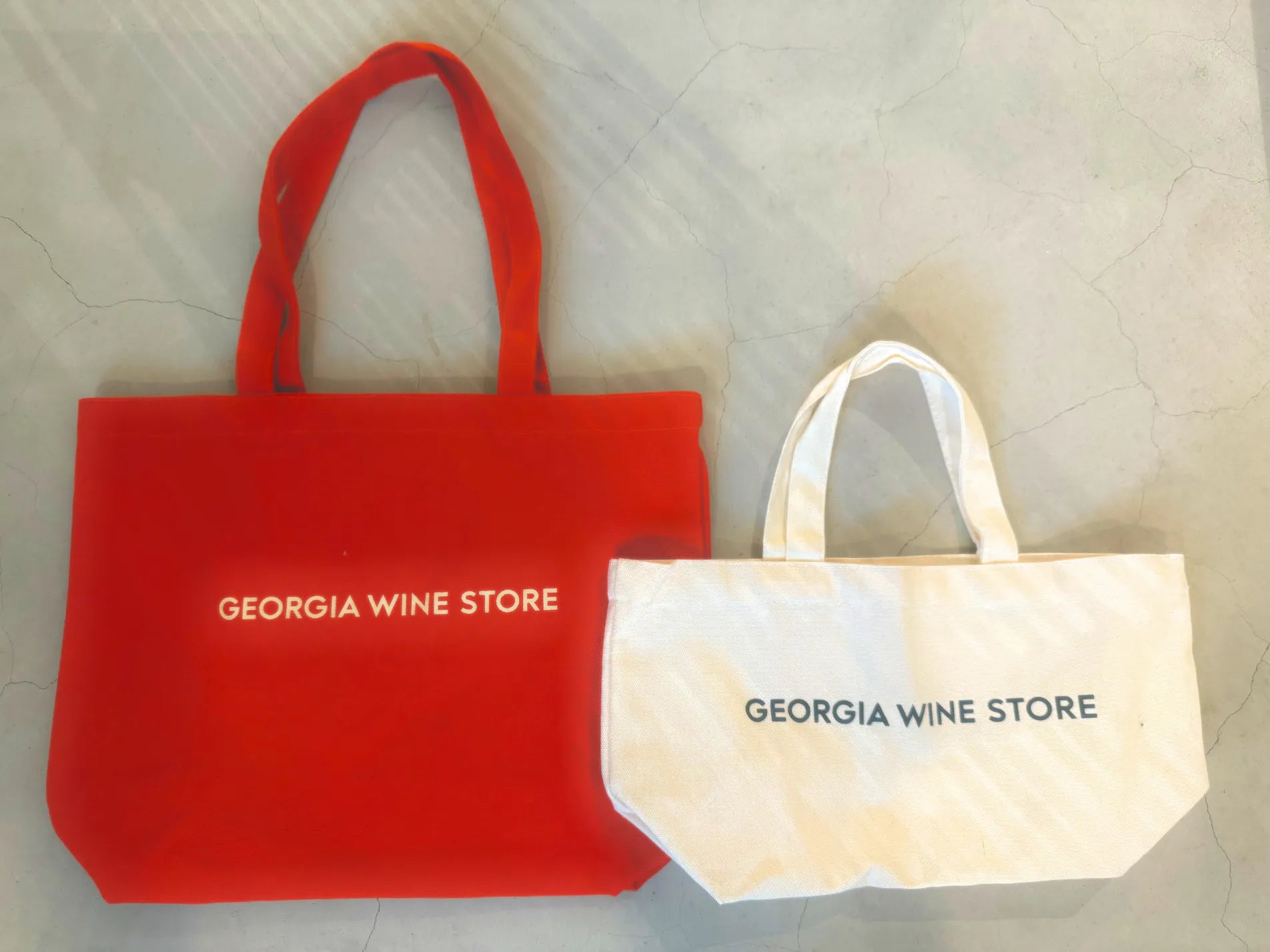 ジョージアワインストアのSサイズとLサイズの比較