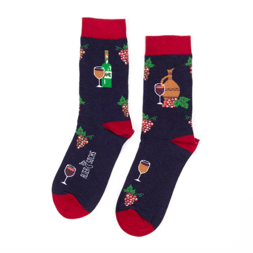ワイン柄ソックスのネイビー、ボトルとクヴェヴリとブドウ。トビリシ発AlterSocks